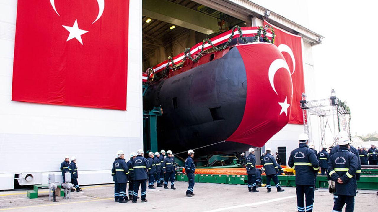 Türk Denizaltısı HIZIRREİS Havuza Çekildi!