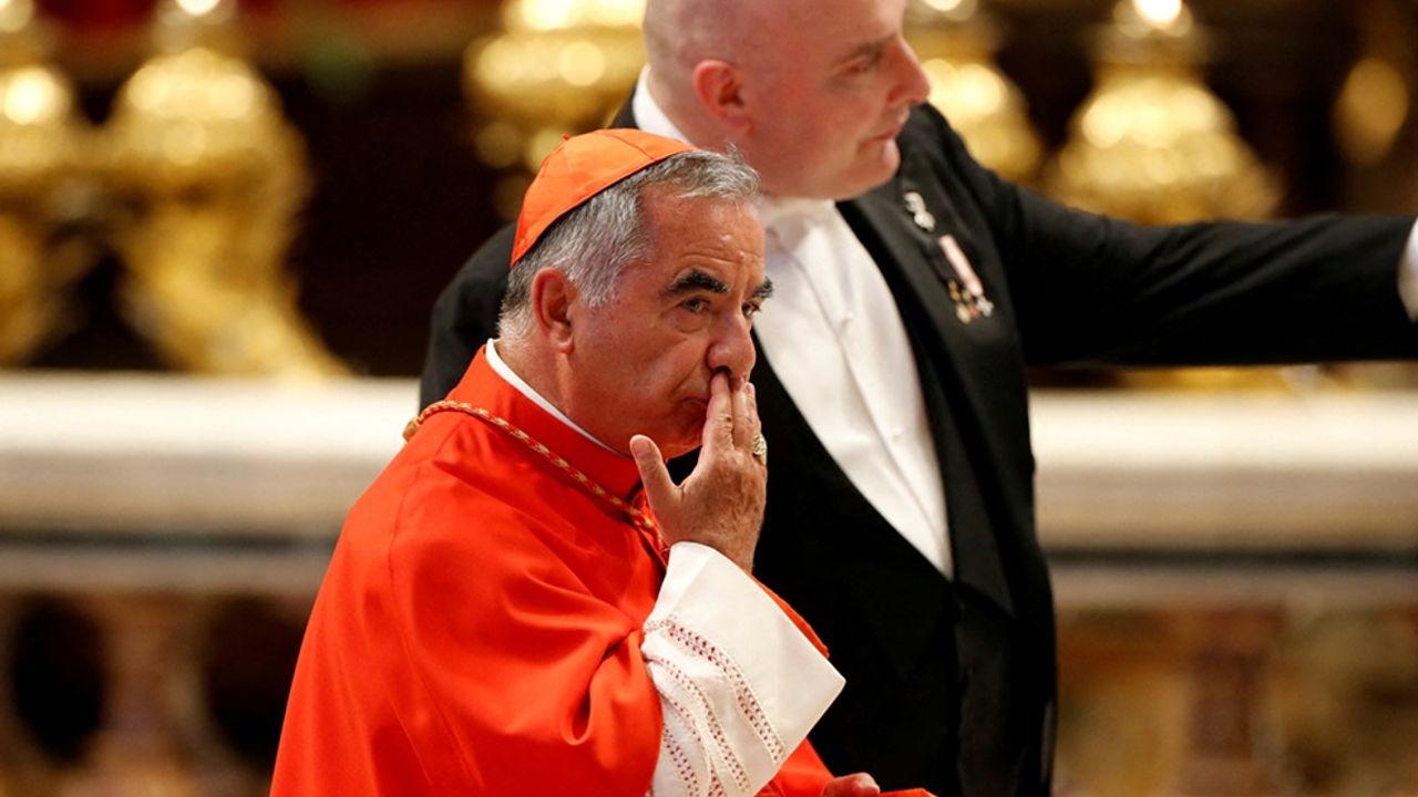 Vatikan'da Kardinal Becciu, dolandırıcılıktan hüküm giydi!
