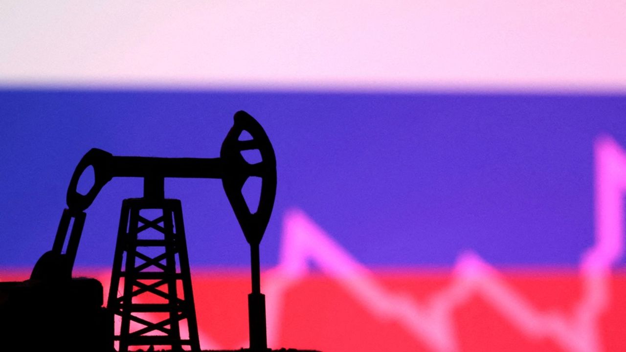 Gazprom: Küresel petrol piyasasında fazlalık var!