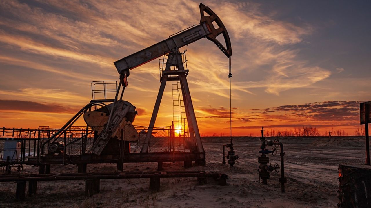 Jeopolitik gerilim ve OPEC etkisiyle petrolde fiyatlar düşüyor!