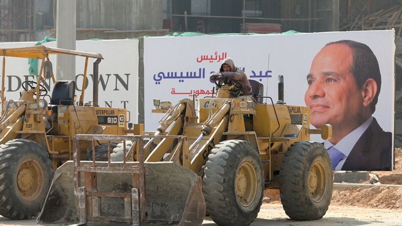 Sisi yönetiminin iki yüzü: Altyapı çılgınlığı ve insan hakları ihlalleri!