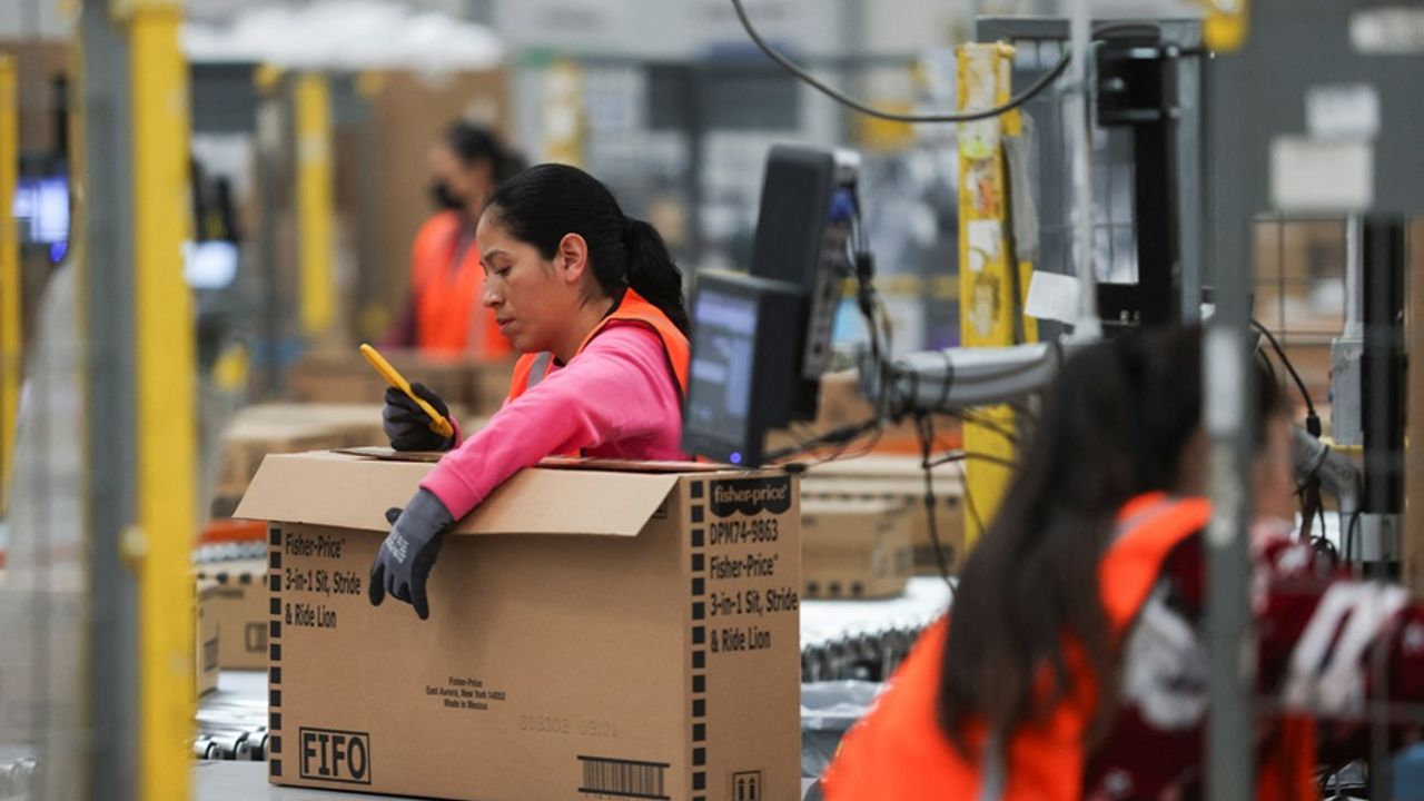 Amazon'a çalışanlarını izleyen sistem yüzünden ceza!