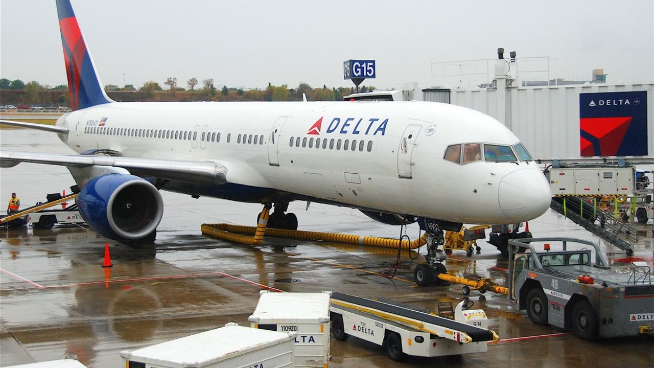 Delta Air Lines uçağında burun tekerleği kazası