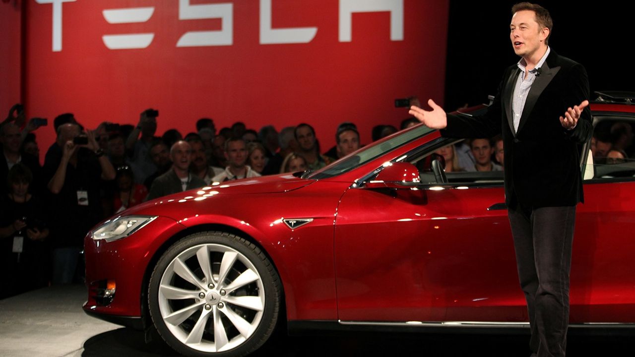 Tesla'dan yeni hamle! 2025'te uygun fiyatlı elektrikli araçlar yolda