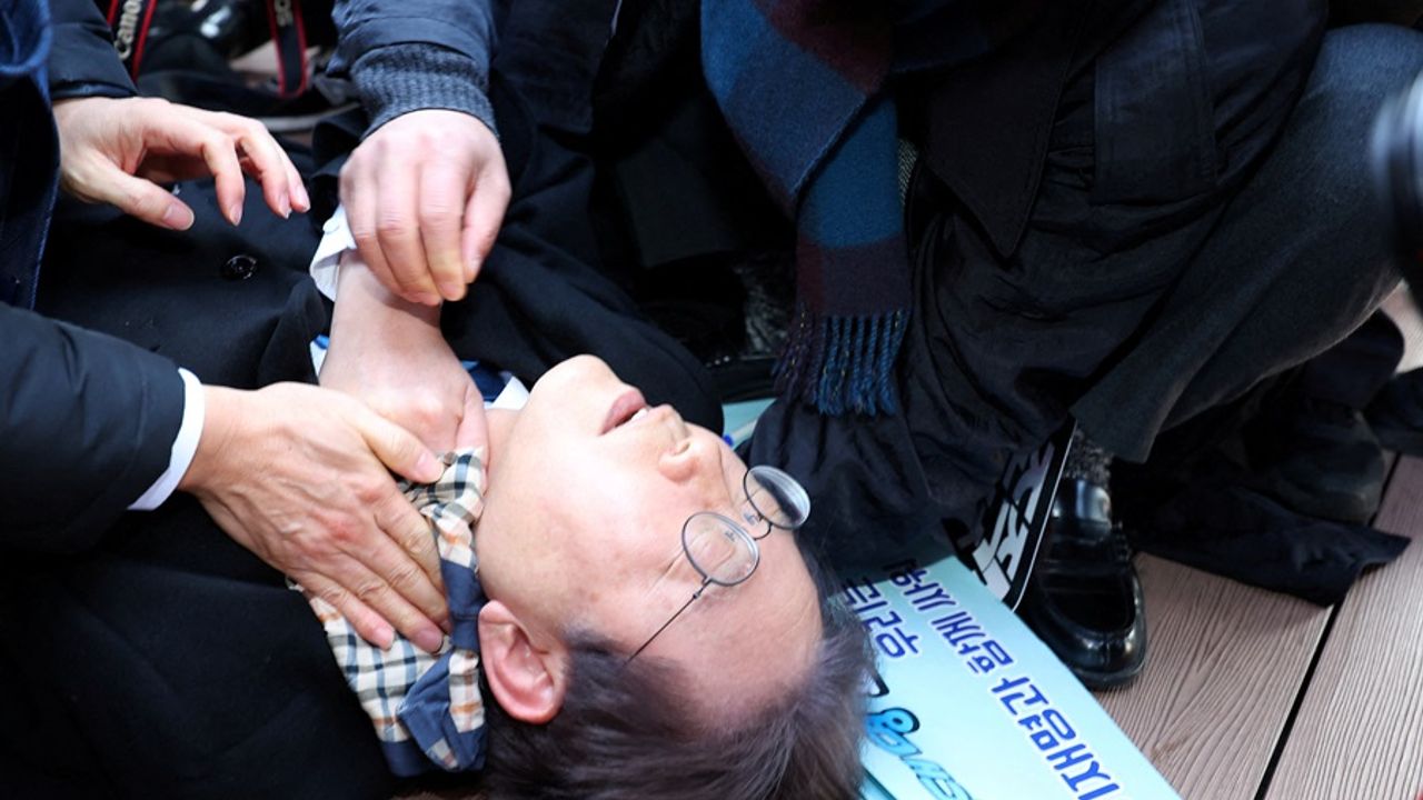 Güney Kore'de muhalefet lideri Lee Jae-myung bıçaklandı!