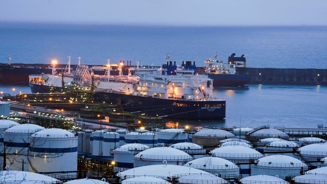 Katar'dan hareket eden dört LNG tankeri durduruldu!