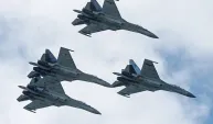Rus savaş uçakları Putin'in uçağına böyle eşlik etti!