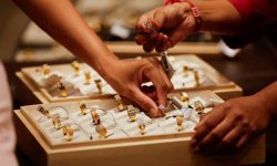 Petrol düştü dolar zayıfladı altın yeniden yükselişe geçti