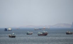 İran Hürmüz Boğazı'nda iki gemiye el koyarak kontrolü artırdı