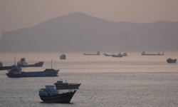Hürmüz Boğazı’nda tanker vuruldu, ABD devreye giriyor