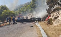 Yangına müdahale eden iki helikopter havada çarpıştı