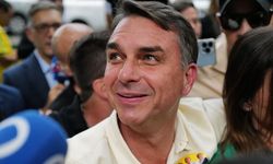 Brezilya'da seçim ikinci tura kaldı, Flavio Bolsonaro önde