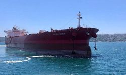 İstanbul Boğazı'nda arızalanan tanker nedeniyle trafik durdu