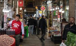 İran riyali yeni dipte, kamu bankaları dolar satmaya başladı