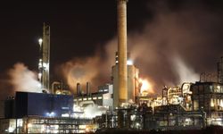Husiler Suudi petrol tesislerini hedef ilan etti, Dahran'da patlama sesi