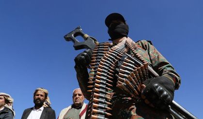 Husiler İsrail'i vurdu ABD bölgeye amfibi güç sevk ediyor