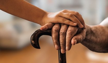 Yaşlılara uzun süreli bakım sigortası başlıyor