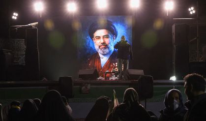 İran Dini Lideri Hamaney saldırıda hafif yaralandı