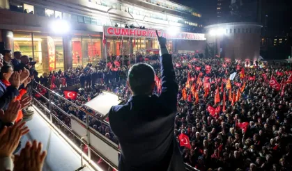 CHP Genel Merkezi önünde kritik bekleyiş sürüyor