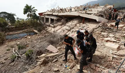 Deprem, dibe vuran Venezuela ekonomisini de vurdu