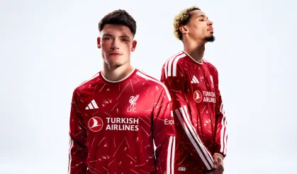 THY logosu Liverpool formalarının önüne geliyor