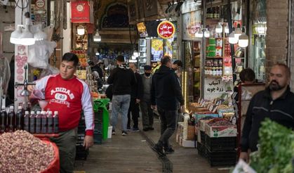 İran riyali yeni dipte, kamu bankaları dolar satmaya başladı