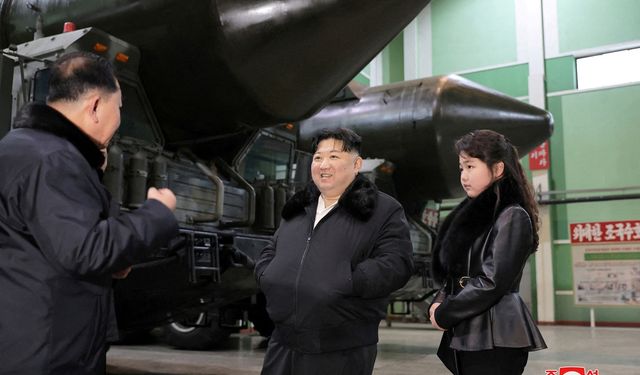 Kim Jong Un'un gözetiminde kritik füze testi!