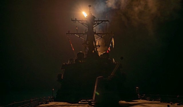 İran'dan ABD savaş gemilerine misilleme İHA saldırısı