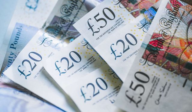 Sterlin 61,49 lira, euro ve dolar da yükselişte