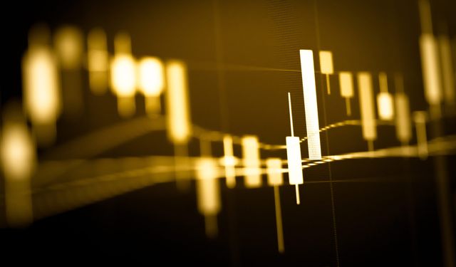Altın fiyatları ticaret belirsizliğiyle yükseldi