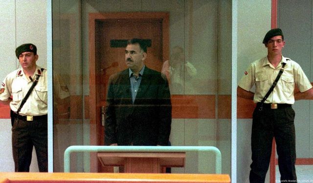 CHP’nin katılmadığı oylamada İmralı görüşmesi için yetki verildi