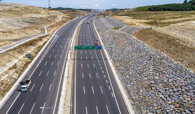 Otoyol geçiş ücretlerine her yıl otomatik zam