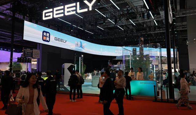 Geely, Zeekr’i özelleştirmek için 2,2 milyar dolar teklif etti