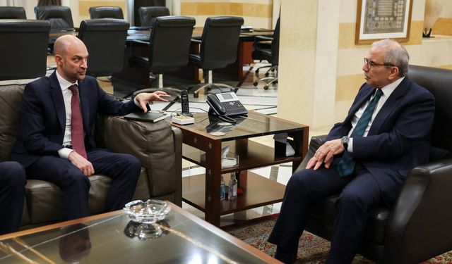 Fransa'dan Lübnan'a reform şartlı yeniden yapılanma desteği