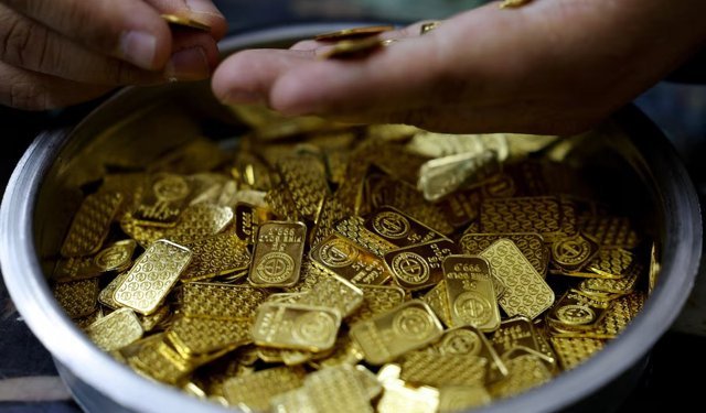 Altın fiyatları barış müzakereleri umuduyla geriledi