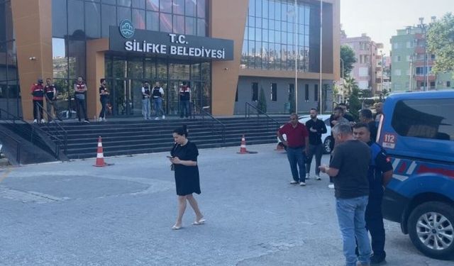 Silifke'de jandarma operasyonu, Başkan Turgut gözaltında