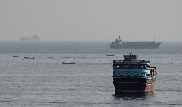 Hürmüz anlaşması beklenirken Körfez borsaları durgun