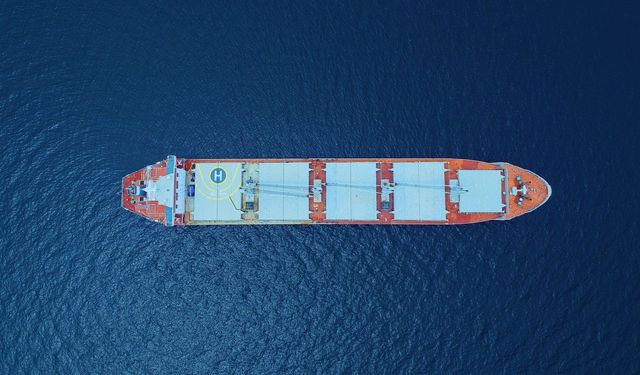 UKMTO: Hürmüz Boğazı'nda bir konteyner gemisi ve bir tanker vuruldu