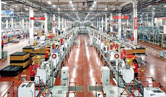 BIST 100'de 34 şirketin satışı ilk yarıda reel olarak geriledi