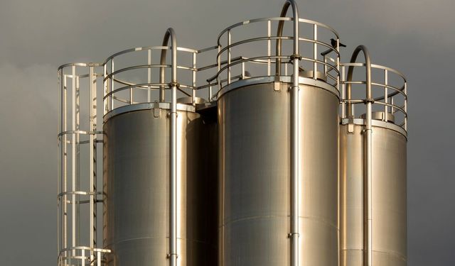 Sana'daki Yemen Petrol Şirketi tesisi saldırıya uğradı