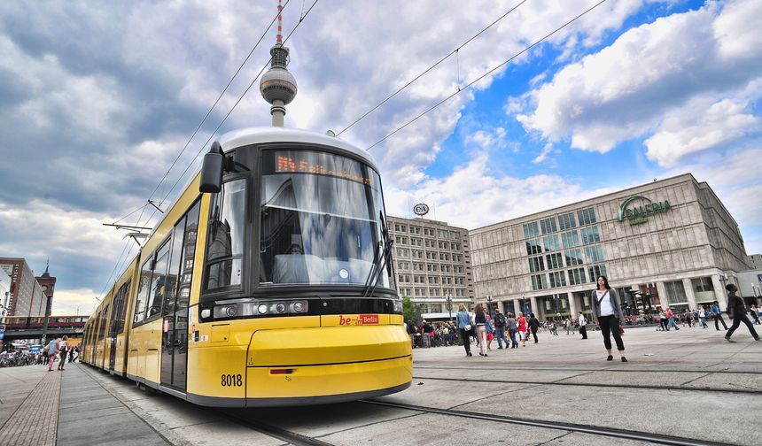 Almanya'da toplu taşıma kaosu büyüyor!