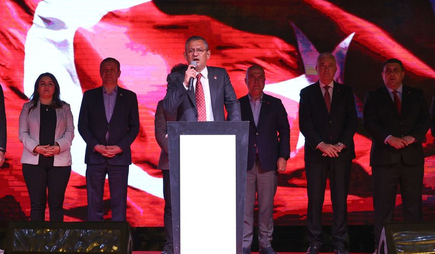 Özgür Özel, CHP’de dördüncü kez genel başkan seçildi