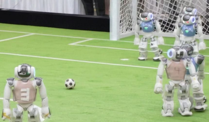 Çin'de robotlar böyle maç yaptı!