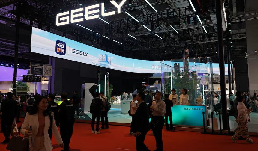 Geely, Zeekr’i özelleştirmek için 2,2 milyar dolar teklif etti