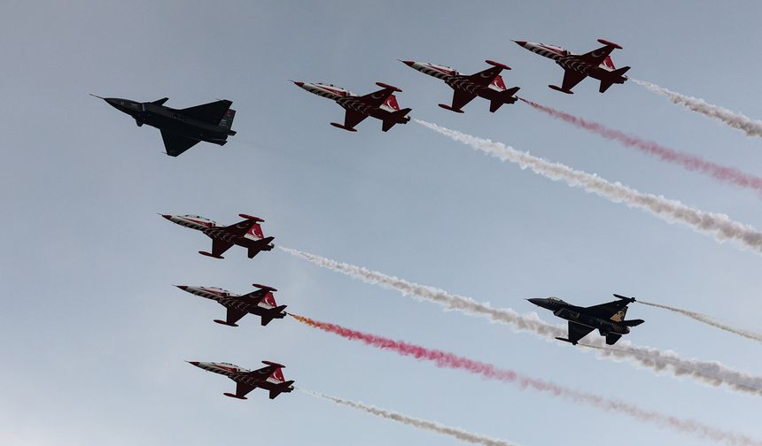 Türkiye’nin KIZILELMA’sı jet hedefi vurarak tarihe geçti