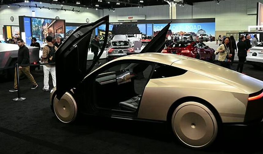Tesla direksiyonsuz Cybercab’i Austin’e çıkarıyor