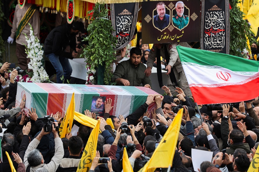 İran'da Bombalı Saldırıda Hayatını Kaybedenler İçin Cenaze Töreni