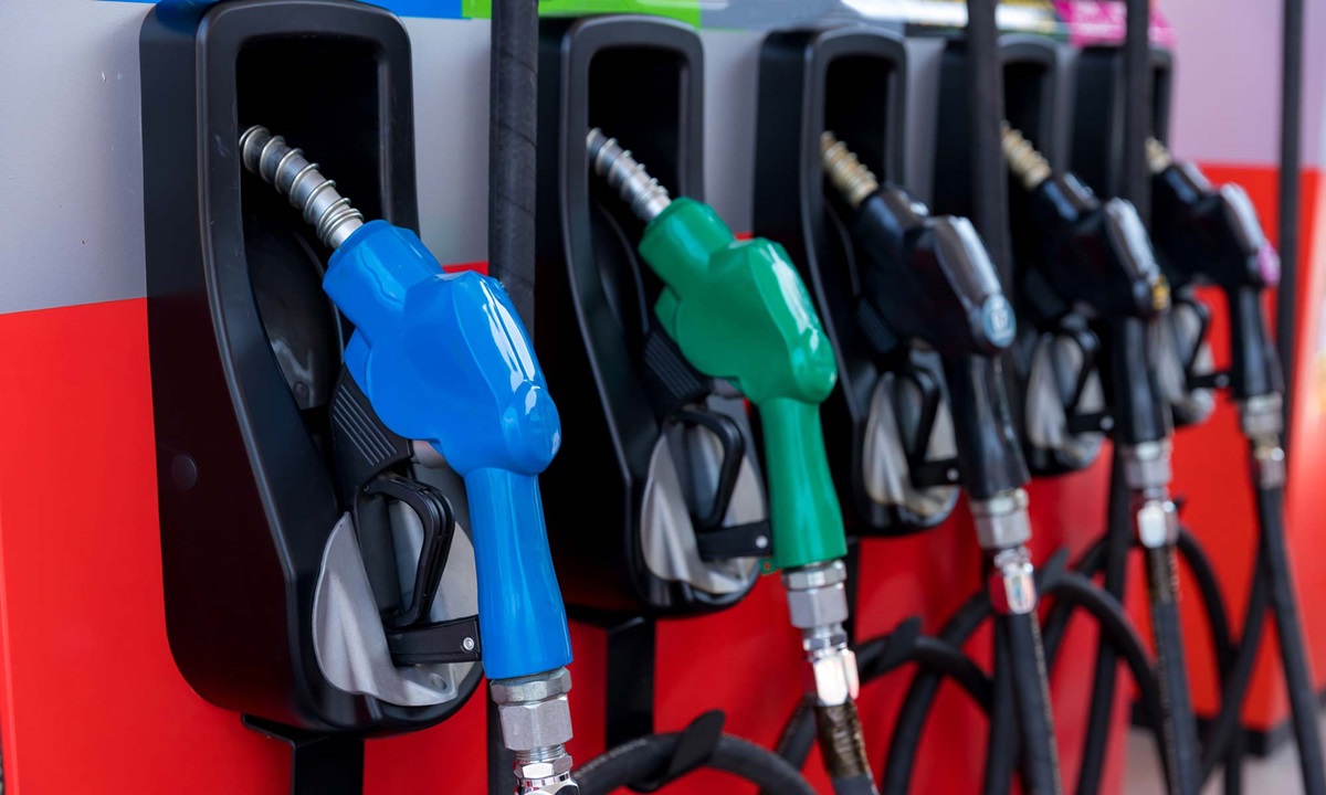 Zamlı fiyatlar pompaya yansıdı: İstanbul, Ankara ve İzmir’de benzin ve motorin litre fiyatları 50 TL’yi aştı.
