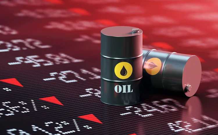 Jeopolitik riskler ve ekonomik belirsizlikler petrol piyasasında dalgalanmayı artırırken, yatırımcılar temkinli adımlar atıyor.