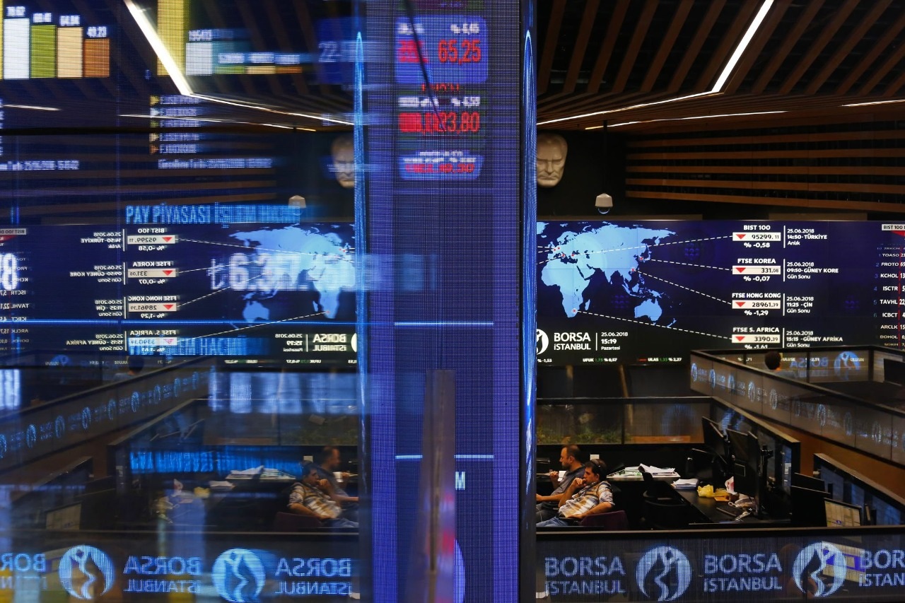 Yabancı yatırımcı ilgisinin arttığı Akbank ve ARTMS hisseleri, Borsa İstanbul’da günün en dikkat çekenleri arasında yer aldı.